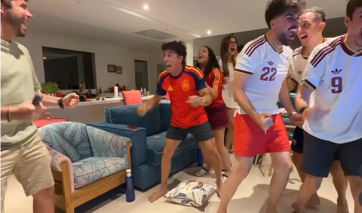 สายเลือดกระทิงดุ! ‘มาร์ค-อเล็กซ์ มาร์เกซ’ ฉลองสุดเหวี่ยง สเปนผงาดแชมป์บอลโลก เผยคำทำนายสุดแม่น